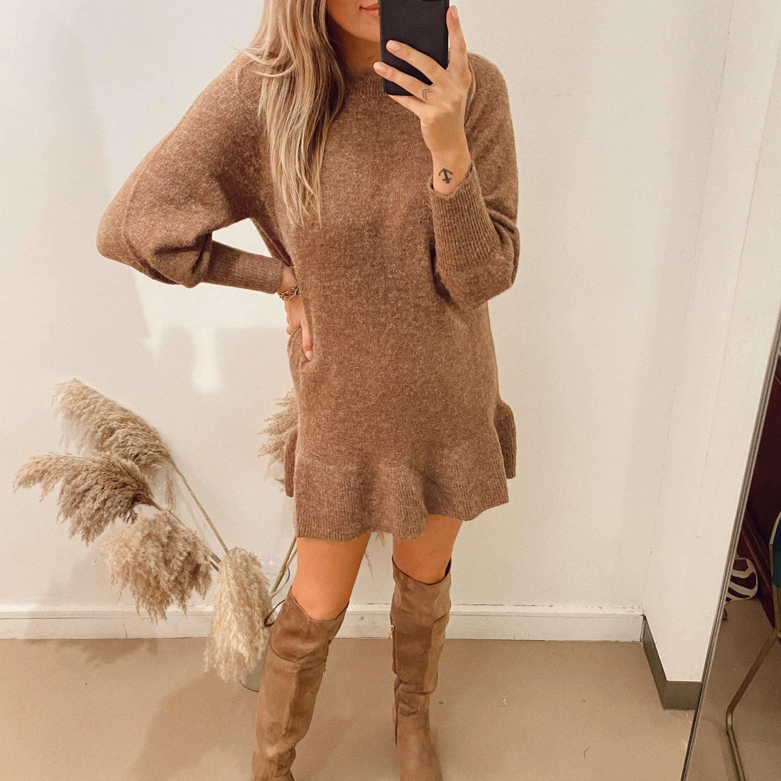 Over knee boots taupe